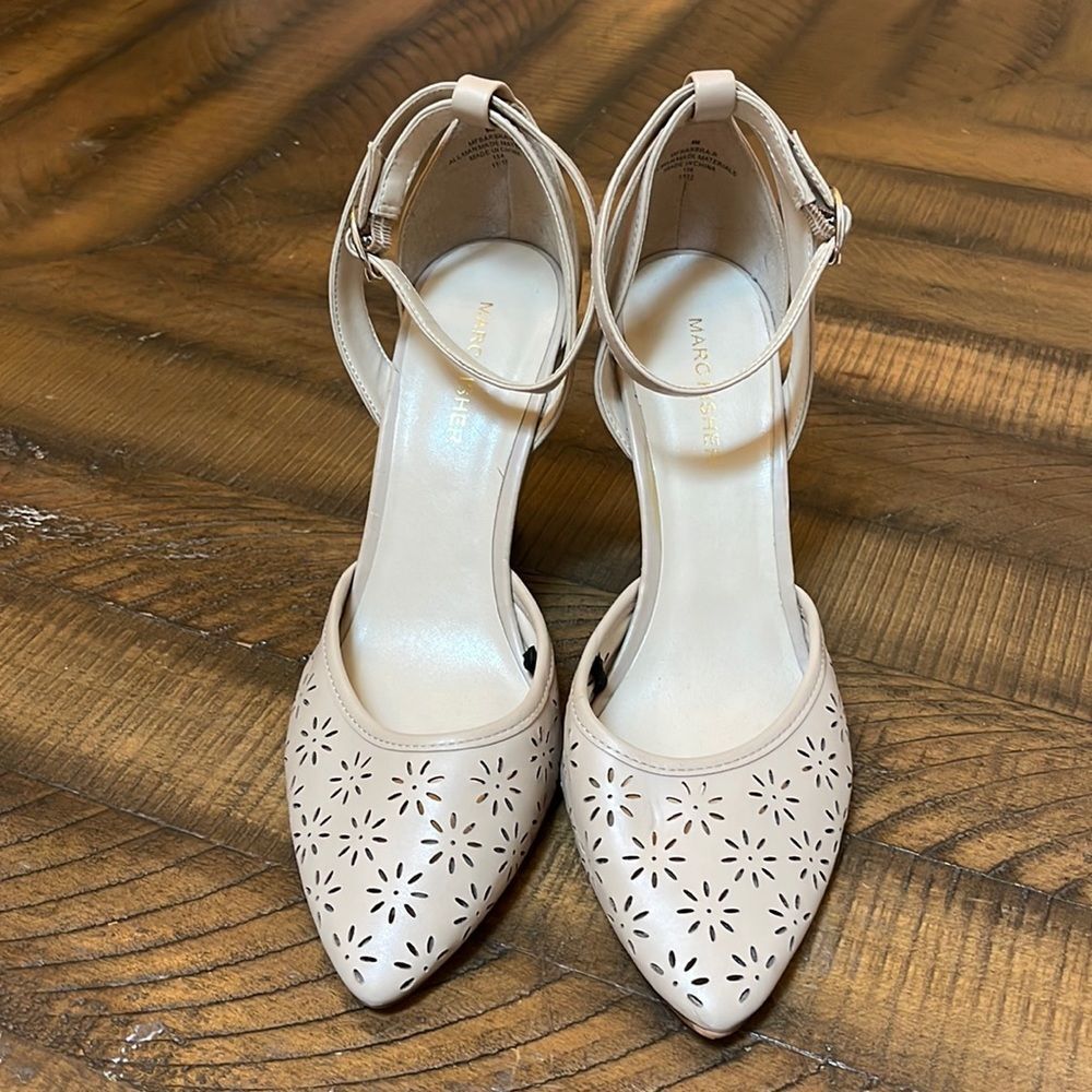 Marc Fisher Eyelet Wedges Sz 8